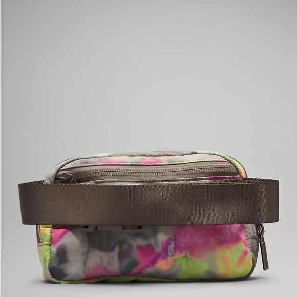 Lululemon Everywhere Belt Bag 1L- Hyper Dye Multi/Rover - Picture 7 of 10